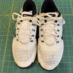 Nike Men's White and Black Lightweight Golf Shoes